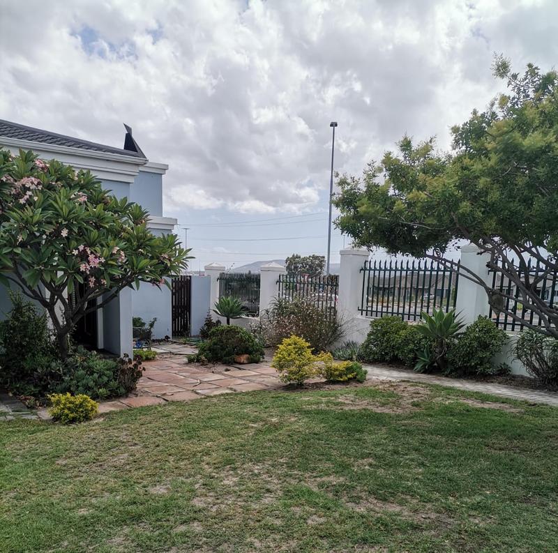 3 Bedroom Property for Sale in Eikenbosch Western Cape